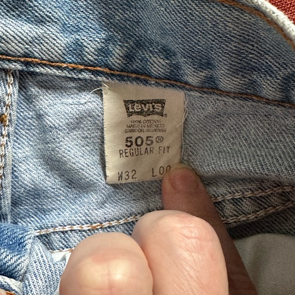 Vintage Levi’s 505 cutoffs in light denim - Picture 4 of 6